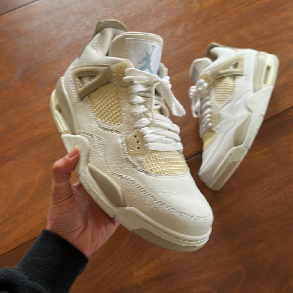 Jordan 4 “Linen” - Women’s Sz 10